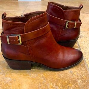 “Like New” Vince Camuto Leather Booties!